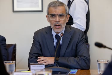 El ministro Luis Cordero durante la sesión de la comisión de Seguridad Pública del Senado.