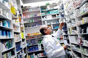 Comisión Mixta pone presión al Ejecutivo para regular precios de fármacos: “La propuesta protege los intereses económicos de las farmacias y laboratorios, no a las personas”
