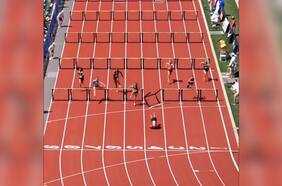 Cosas que solo pasan en Springfield: atleta tropezó con la última valla, pero igual ganó… rodando