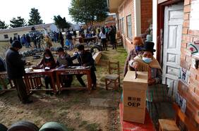 De empresarios, militares y cocaleros a la política: Los candidatos que se disputan la presidencia de Bolivia