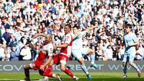 Escándalo en Inglaterra: árbitro habla de conspiración en uno de los títulos de Manchester City en la Premier League