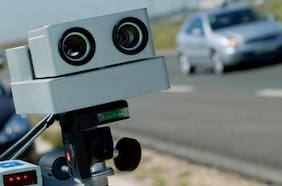 El asfalto inteligente que mide la velocidad de los autos y podría sustituir a los radares