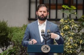 Presidente Boric decreta tres días de duelo nacional por asesinato de carabineros en Cañete: viajará a la zona la mañana de este sábado