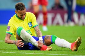 Preocupación en Brasil: Neymar continúa con el tobillo hinchado y se perderá el resto de la fase de grupos de la Copa del Mundo
