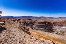 Escondida y supervisores sellan acuerdo y evitan huelga en la mayor mina de cobre del mundo