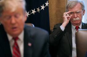 La arremetida del FBI contra John Bolton, el exfuncionario que enojó a Trump