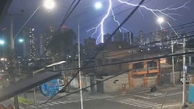 Inusual noche de invierno en Iquique: temperaturas sobre 30 °C, fuertes vientos, lluvias y tormentas eléctricas