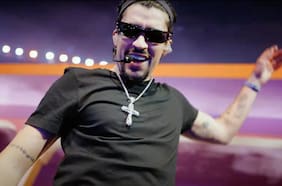 Cómo el show de Bad Bunny en el Super Bowl se convirtió en un foco de debate político en EE.UU.