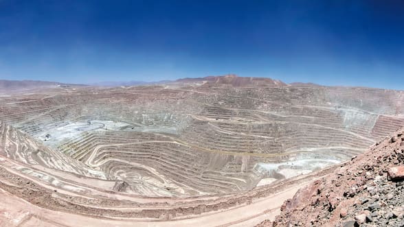 Escondida produce en 2025 por primera vez más cobre que Codelco