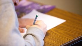 Con más de 300 mil personas inscritas, hoy comienza la rendición de la PAES Regular 2025