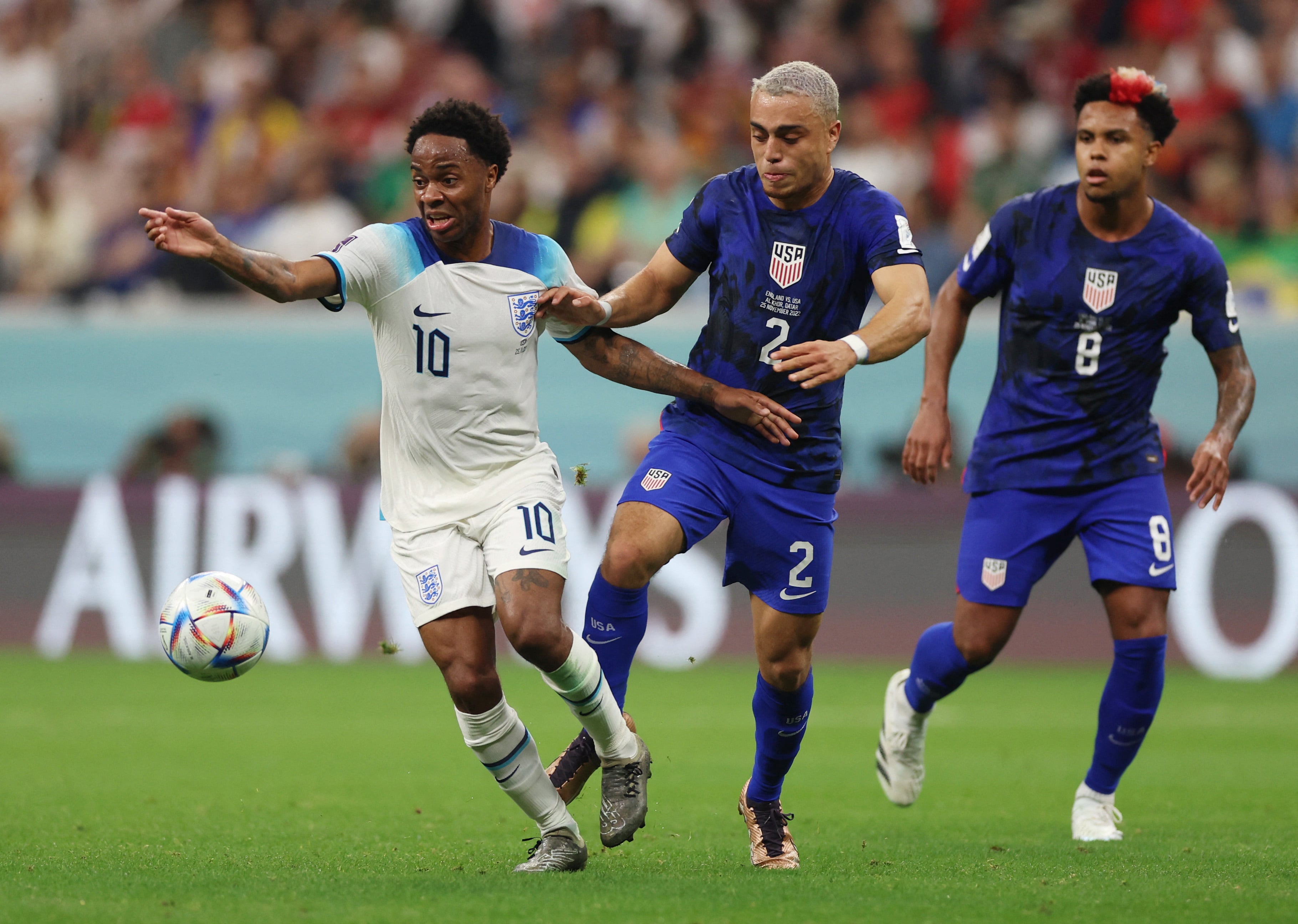 Escándalo en Inglaterra: Raheem Sterling es detenido tras chocar y es acusado de conducir bajo el efecto de la droga