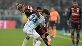 El Flamengo de Erick Pulgar aguanta con 10 en Avellaneda y se instala en la final de la Copa Libertadores