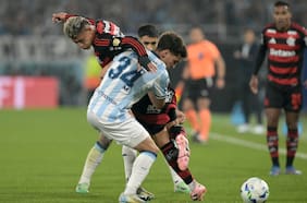 El Flamengo de Erick Pulgar aguanta con 10 en Avellaneda y se instala en la final de la Copa Libertadores