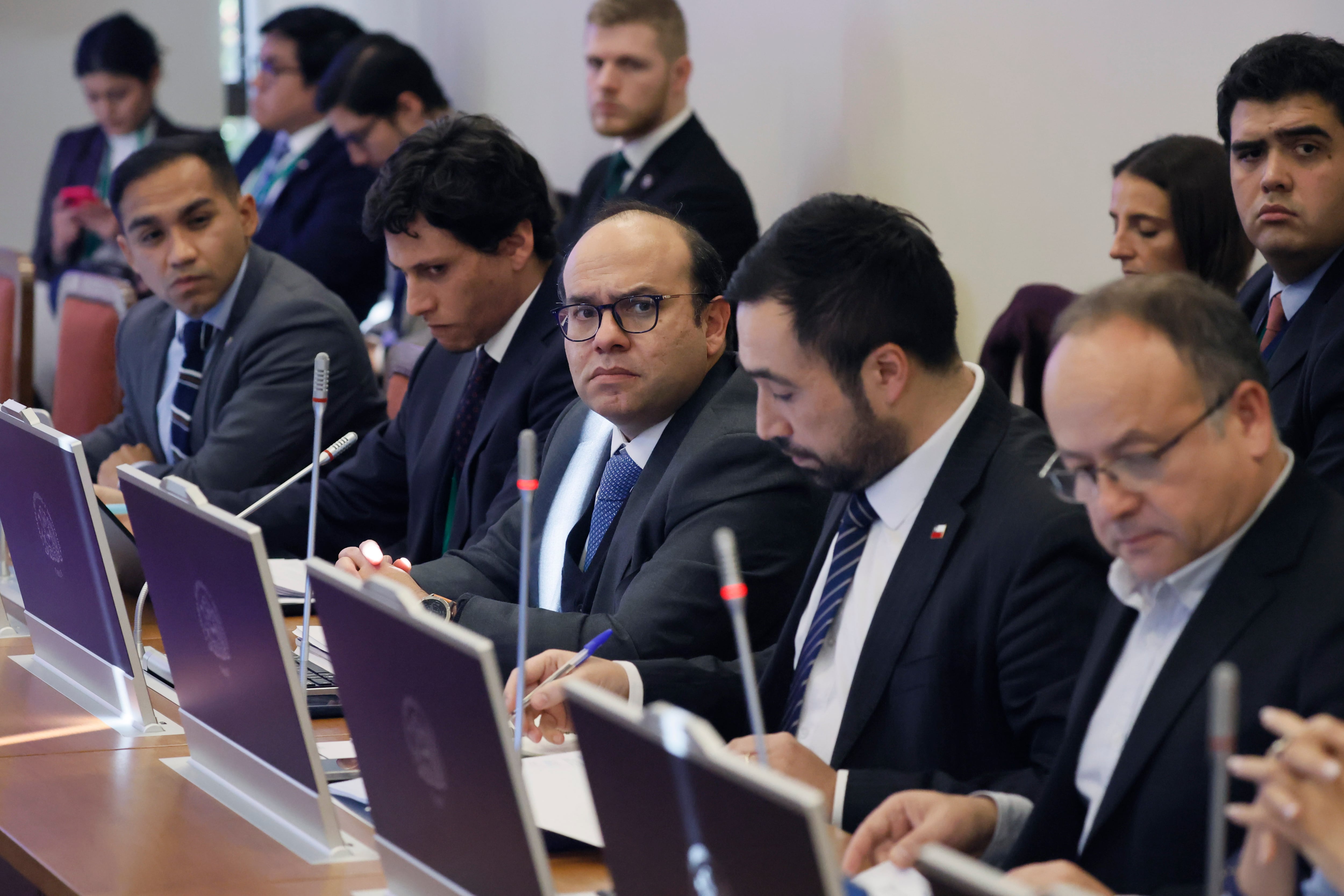 Oposición critica ausencia de ministros en discusión del registro de vándalos, mientras Pavez defiende proyecto