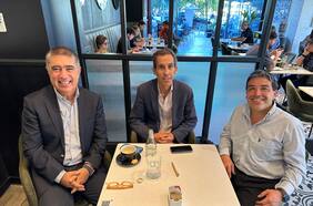 Disputa por Santiago: Desbordes y Mena se reúnen con exalcalde Alessandri y piden definiciones a RN para iniciar despliegue en calles