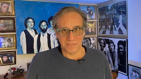 “Una historia material”: Gonzalo Peralta recorre la historia de Chile a través de testimonios inéditos