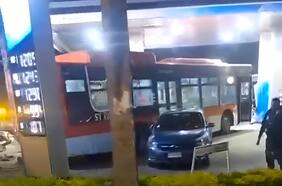 Persecución tras intento de robo termina en fatal accidente en Providencia: dos fallecidos y un detenido