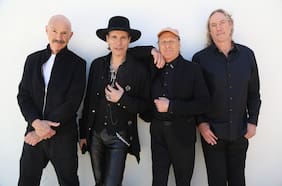 Habla el legendario Adrian Belew, nombre esencial del supergrupo Beat: “La banda es fenomenal, no hay dramas, no hay problemas”