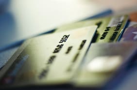 CMF busca aumentar el pago mínimo en tarjetas de crédito y el retail financiero teme que sea una “medida anticonsumidor”