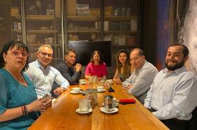 Grupo de dirigentes socialistas se reúnen con Hassler (PC) y le entregan su apoyo para reelección por Santiago