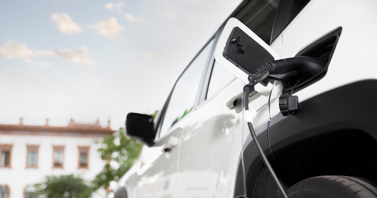 Venta de autos nuevos eléctricos y de bajas emisiones se duplican en septiembre y ya representan más del 10% del total