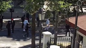 Detienen a tres estudiantes del INBA por atacar con bombas molotov a Carabineros