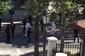 Detienen a tres estudiantes del INBA por atacar con bombas molotov a Carabineros