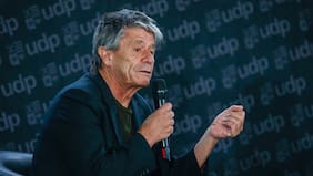 Las frases de Emmanuel Carrère en Chile: “Si ser moderado o socialdemócrata es una rareza, me hago cargo del cumplido”