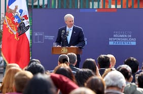 Kast firma proyecto de responsabilidad parental y anticipa: “Esto va a generar discusión, pero nosotros no podemos permitir la irresponsabilidad”