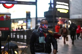 El regreso de la gripe y una ventana de lo que pasaría en Chile en invierno: Europa teme larga “endemia gemela” por falta de vacunas y propagación de Ómicron