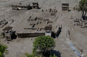Autoridades de Nepal elevan a 469 los fallecidos tras las inundaciones en el norte del país