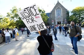 La universidad de Cornell suspende las fiestas de las fraternidades tras la denuncia de una violación en 2024