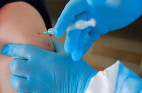 Revisa quiénes pueden vacunarse con Bivalente contra el Covid-19