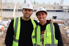 La UC les muestra la nueva casa a Guillermo Maripán y Diego Valencia