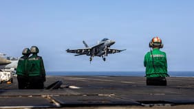 EE.UU. destruye cuatro drones iraníes que se dirigían al estrecho de Ormuz y bombardea dos estaciones de radares