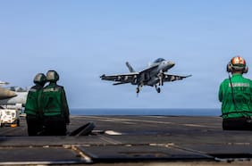 EE.UU. destruye cuatro drones iraníes que se dirigían al estrecho de Ormuz y bombardea dos estaciones de radares