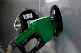 ¿Cómo ahorrar dinero en bencina? Revisa estos descuentos que llegan hasta $ 170 por litro