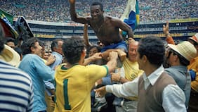 La historia del coleccionista británico que buscó por 56 años la lámina de Chile para completar su álbum del Mundial de 1970