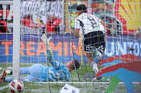 Colo Colo resiste hasta el final: una remontada increíble a la UC lo mantiene en la lucha