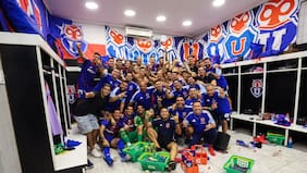 Con lienzos y Juan Martín Lucero cantando contra Colo Colo: la celebración del camarín de la U tras derrotar al Cacique en el Monumental