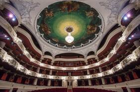 El Teatro Municipal de Santiago pospone para 2021 y 2022 su temporada actual
