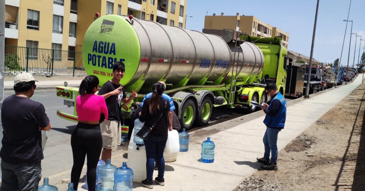 Falla en tubería deja sin agua al 60% de Alto Hospicio: suspenden clases en siete establecimientos