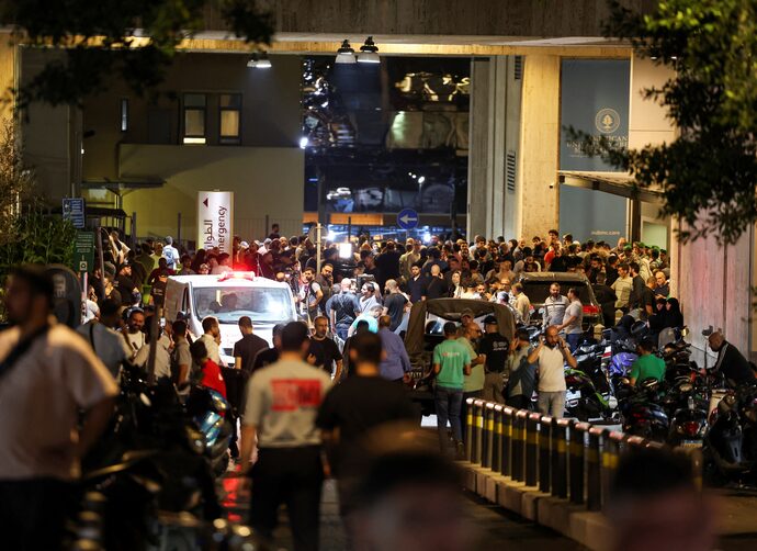 Beepers de Hezbolá explotan en un aparente ataque en Líbano - La Tercera