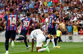 Enzo Roco es suplente en la caída de Elche en el Camp Nou frente al Barcelona