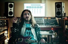 John Frusciante electrónico: así suena el último adelanto de su nuevo disco