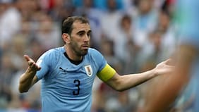 Nuevo portazo para el Loco: Godín sorprende y rechaza la oferta de Marcelo Bielsa en Uruguay