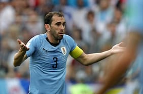 Nuevo portazo para el Loco: Godín sorprende y rechaza la oferta de Marcelo Bielsa en Uruguay