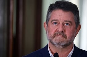 Fiscalía y Carabineros incautan teléfono y computador al gobernador Orrego