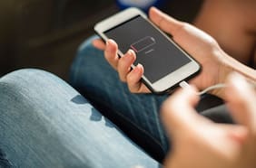 La Unión Europea obligará a Apple y a los fabricantes de Android a usar el mismo tipo de cargador en sus celulares