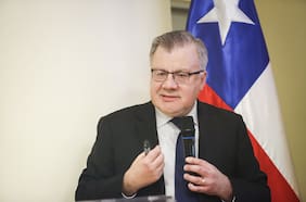 Macías dice que los reparos a la licitación de stock de afiliados en AFP deben incluir propuestas para bajar las comisiones